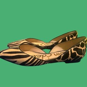 Sam Edelman Black and Tan Flats with Elegant Cut-Out Design